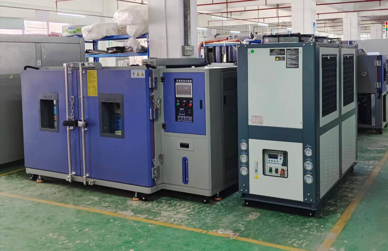 1.8m3定制恒溫恒濕箱和1臺(tái)冷水機(jī)